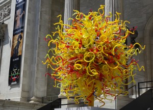 Chihuly outside of the Montreal Museum of Art