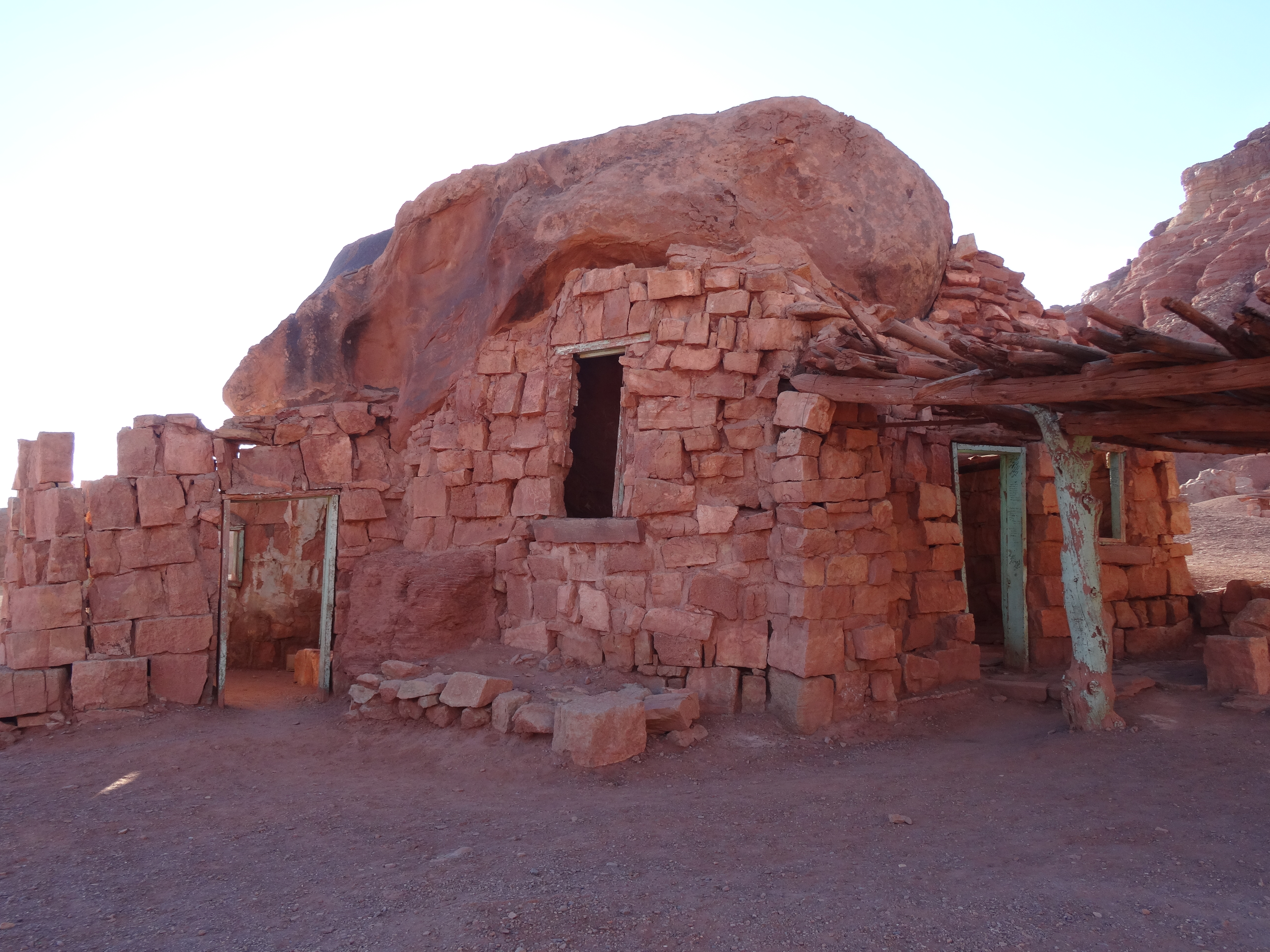 26 Abandoned Rock Houses Along Highway 89A 1